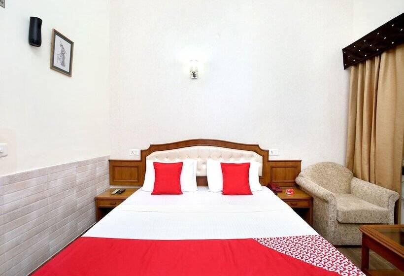 هتل Paras By Oyo Rooms