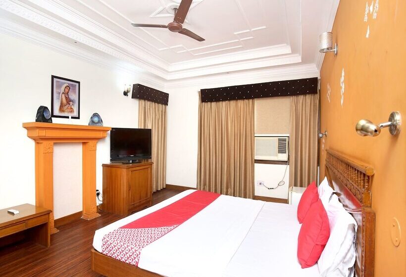 هتل Paras By Oyo Rooms