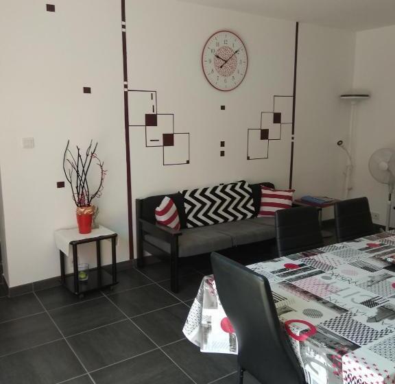 ペンション La Vallée Des Noyers