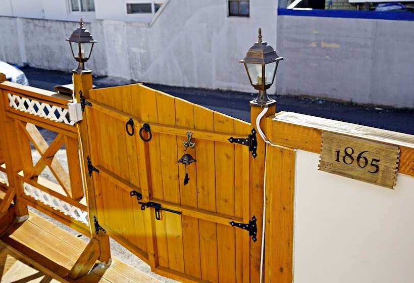 Pensiune Yours Guesthouse