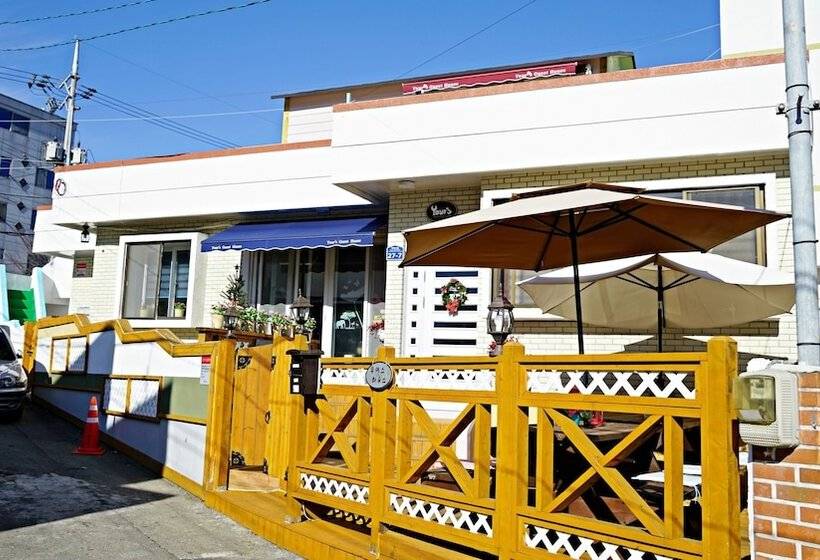 Pensiune Yours Guesthouse