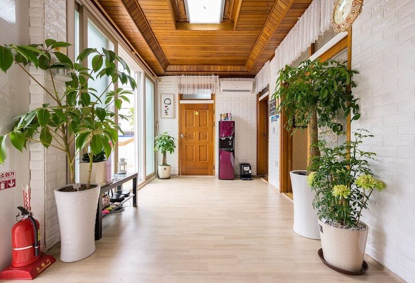 Pensiune Yours Guesthouse