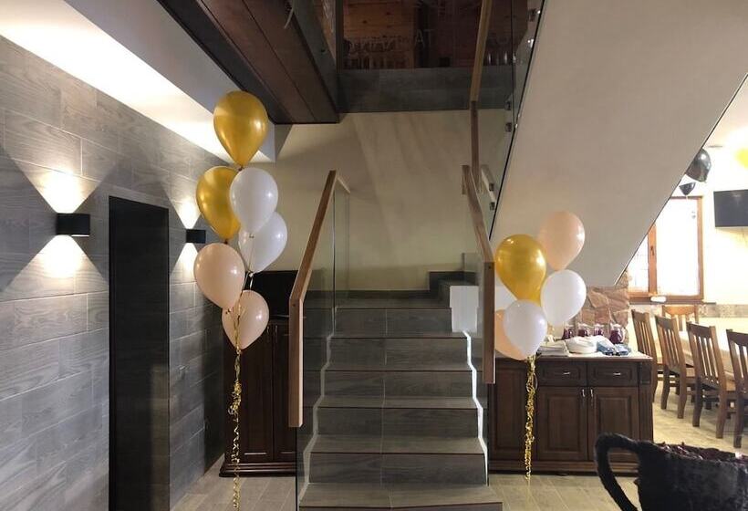 تختخواب و صبحانه Golden Nest