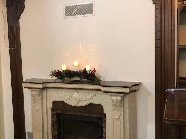 تختخواب و صبحانه Golden Nest