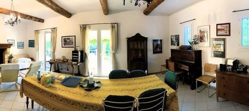 ベッドアンドブレックファースト La Bastide Des Roses