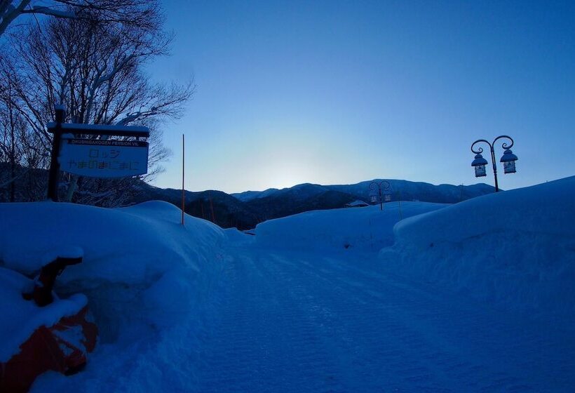בית מלון כפרי Okushiga Lodge Yama No Manimani