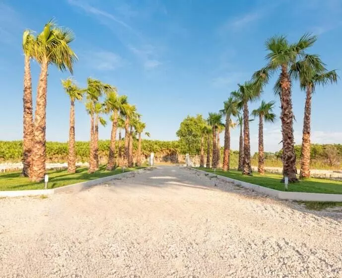 Maaseutuhotelli Agriturismo Masseria Cannella