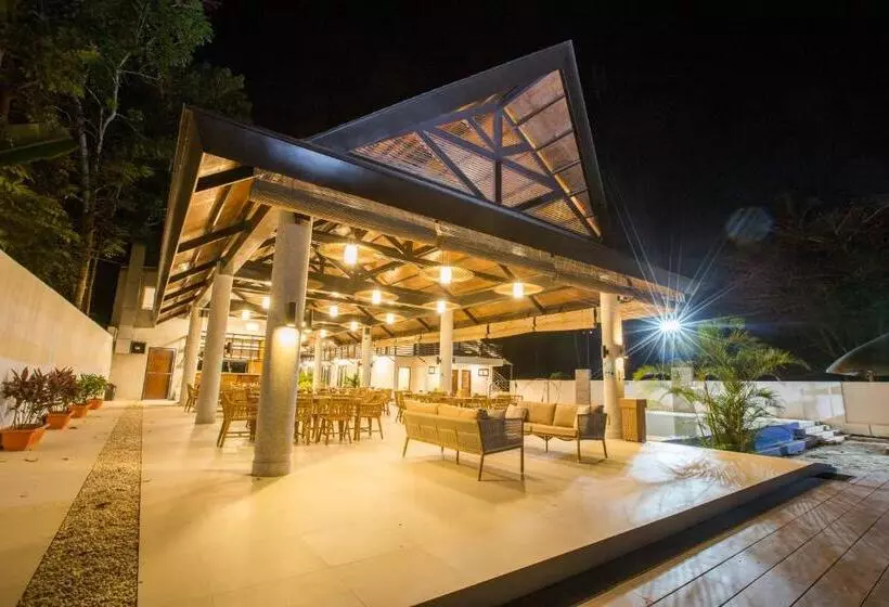 Hotelli Holiday Suites Port Barton