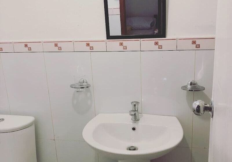 هتل Holiday Suites Port Barton