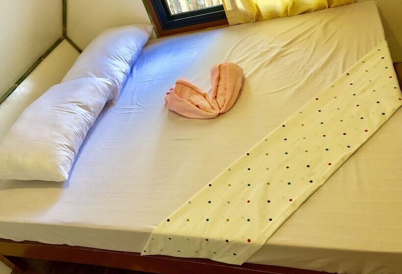 هتل Holiday Suites Port Barton