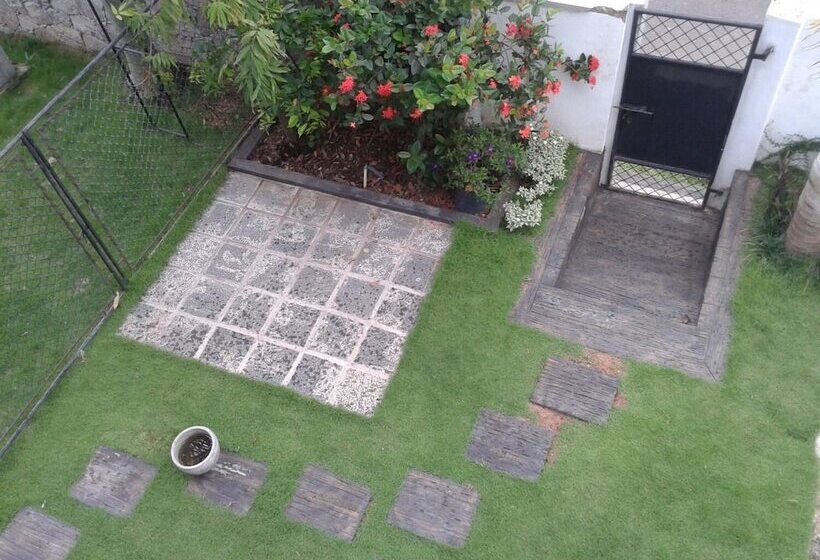 פנסיון Iquest Colombo