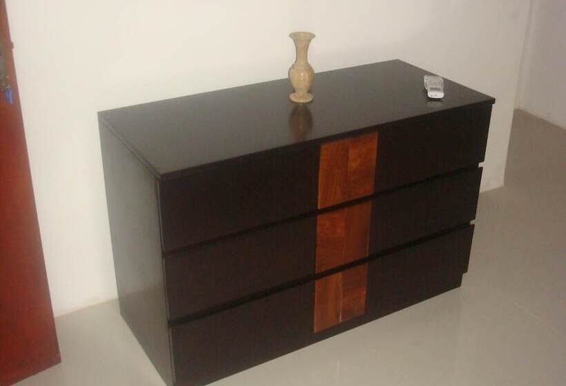 פנסיון Iquest Colombo