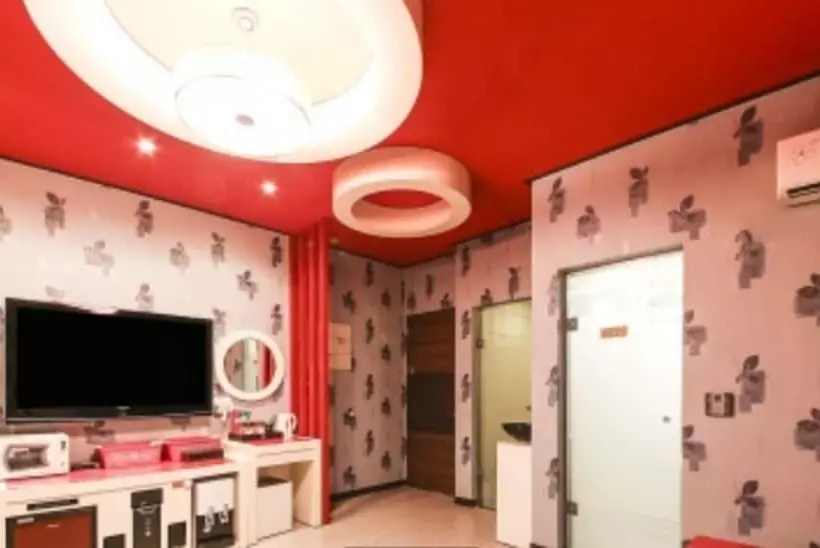 Shine Motel