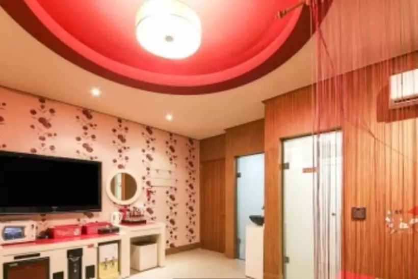 Shine Motel