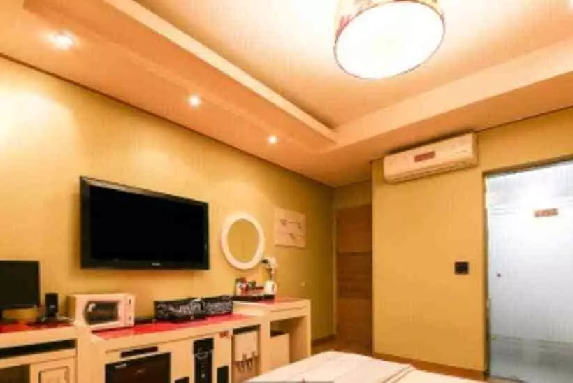 Shine Motel