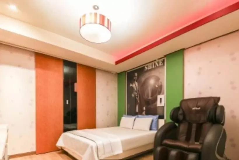 Shine Motel