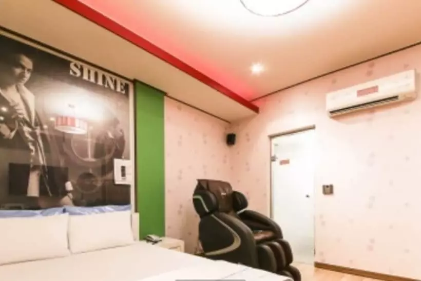 Shine Motel