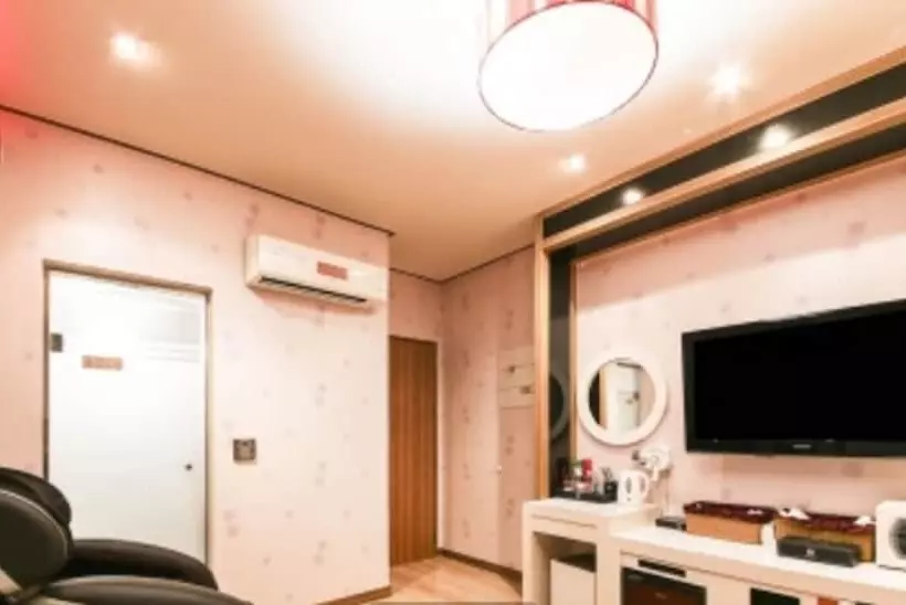 Shine Motel