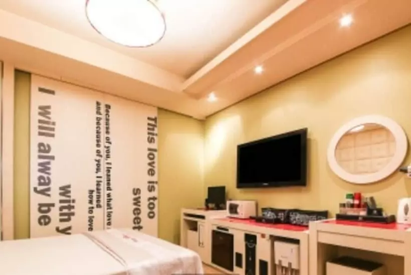 Shine Motel