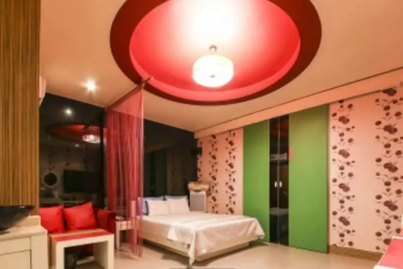 Shine Motel