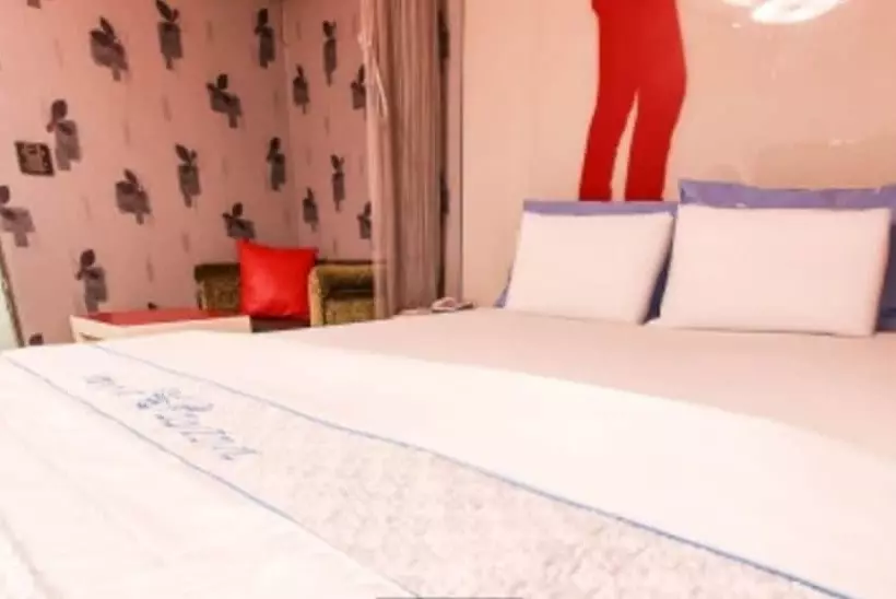 Shine Motel