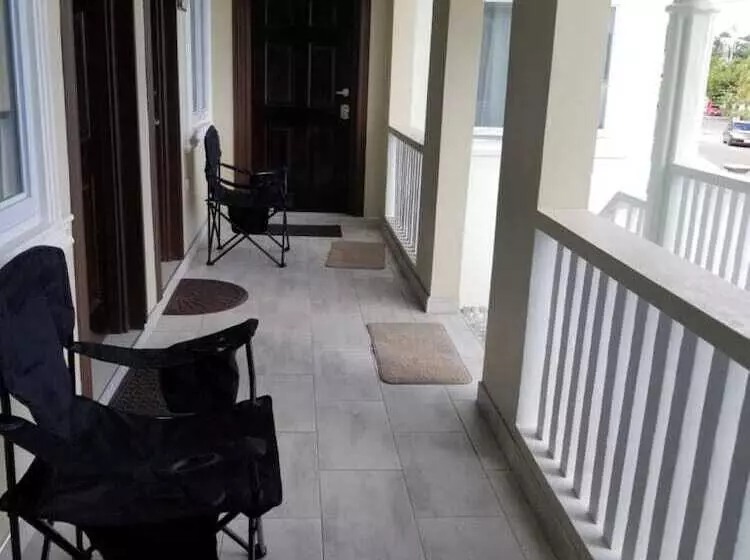 پانسیون Inn The Town