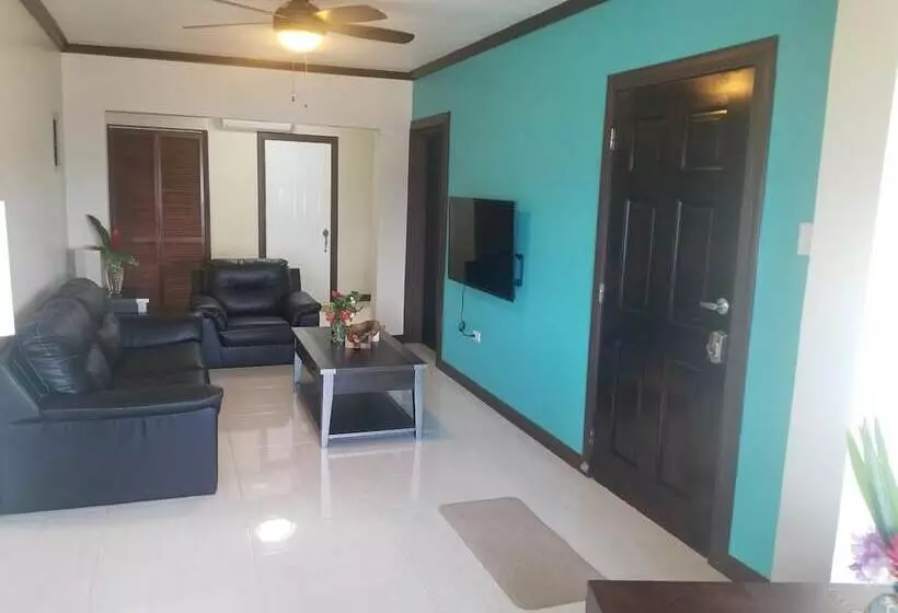 پانسیون Inn The Town