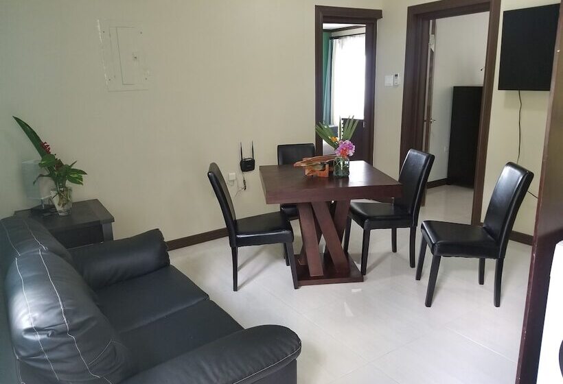 پانسیون Inn The Town