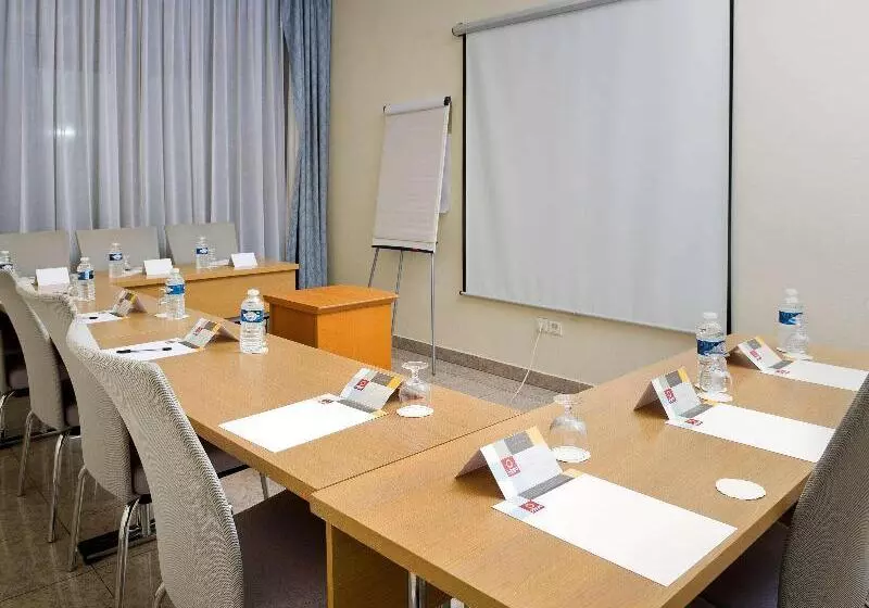 Aparthotel Adagio Paris Bercy Village