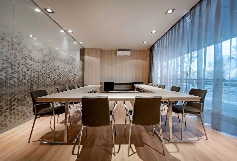 Ac Hotel San Sebastián De Los Reyes By Marriott