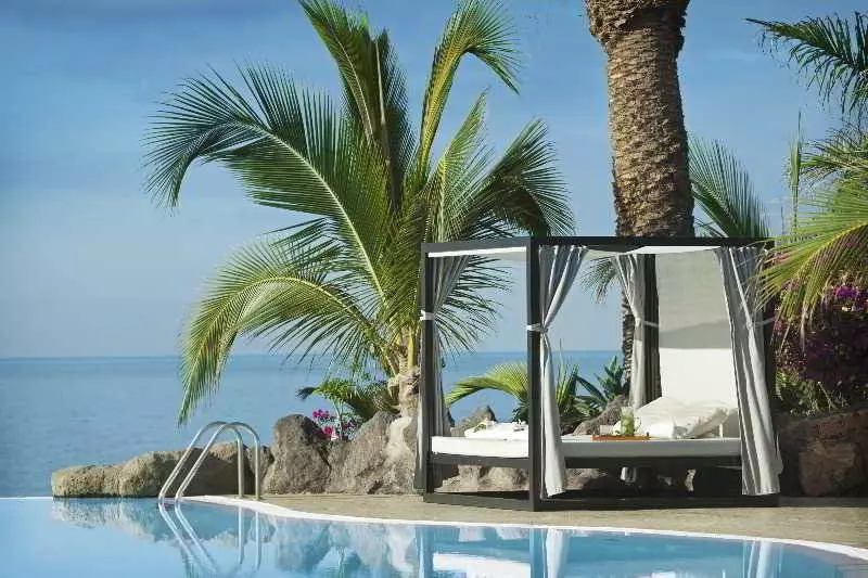 Adrián Hoteles Roca Nivaria