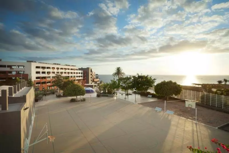 Adrián Hoteles Roca Nivaria