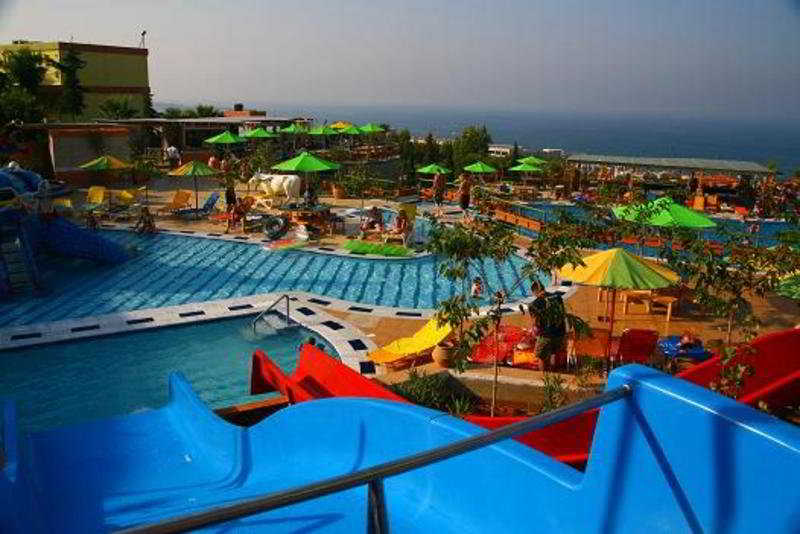 هتل Aqua Sun Village