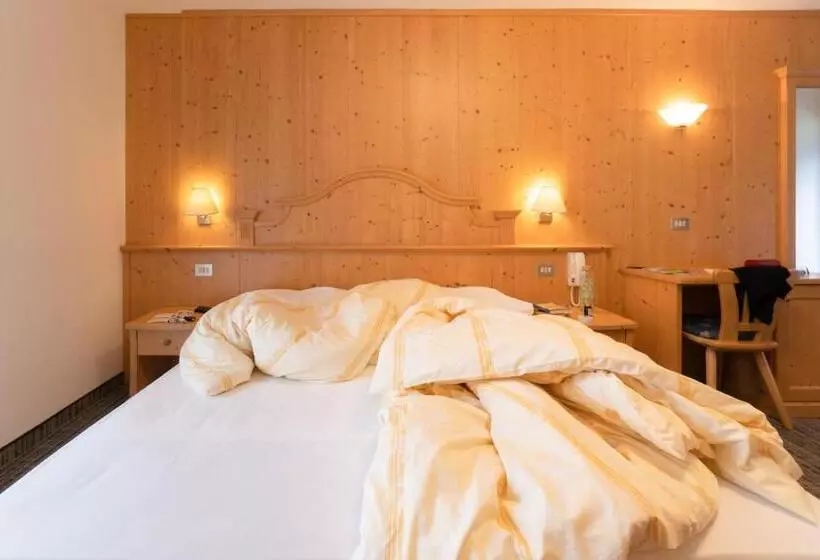 Hotelli Albergo Canazei