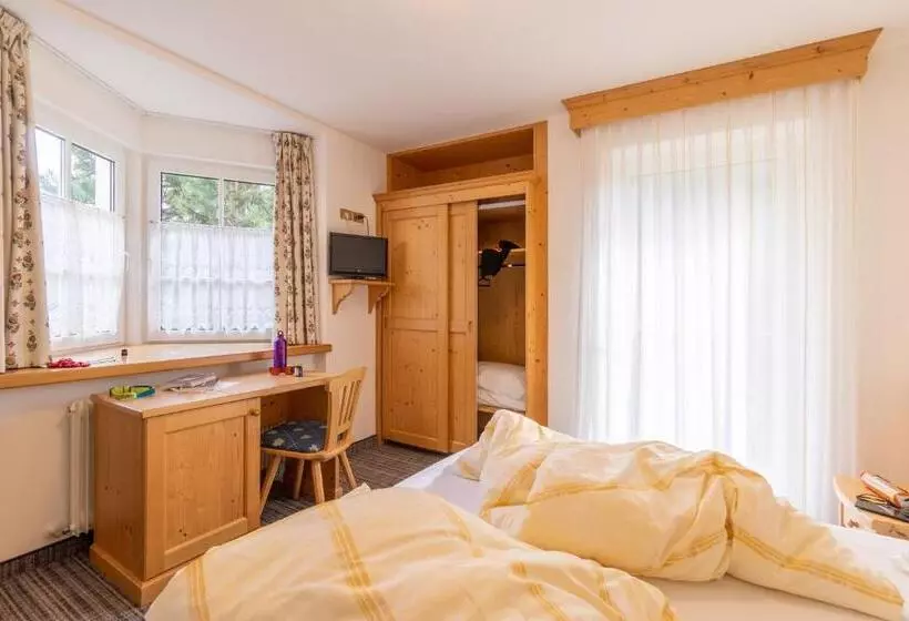 Hotelli Albergo Canazei