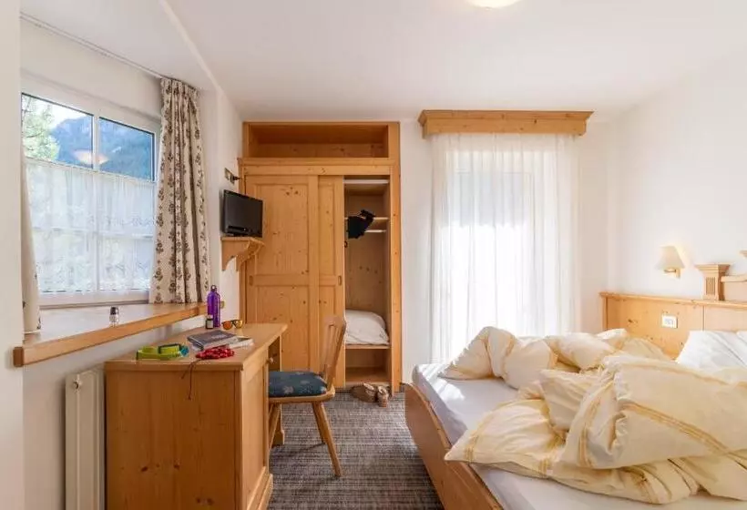 Hotelli Albergo Canazei