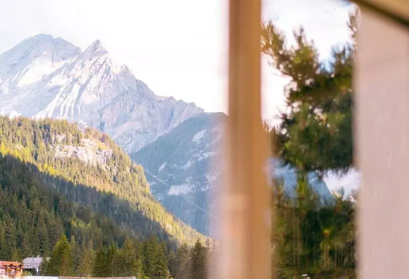 Hotelli Albergo Canazei