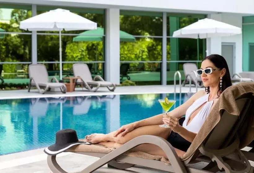 هتل Miracle Resort