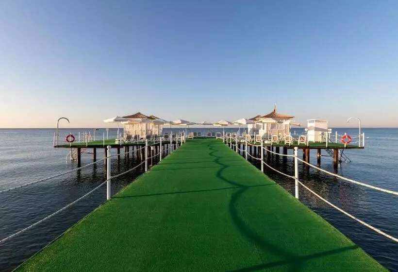 هتل Miracle Resort