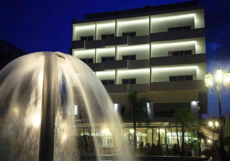 Otel Santa Lucia Le Sabbie D'oro