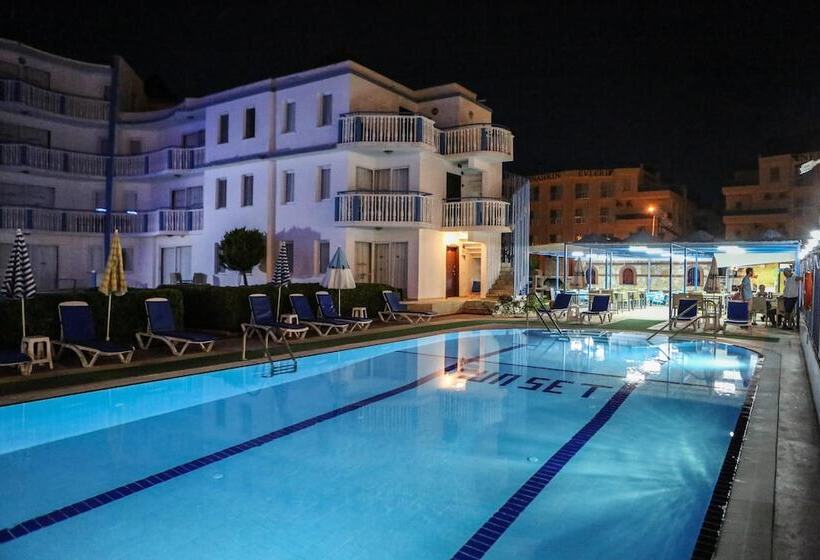 هتل Sunset Village