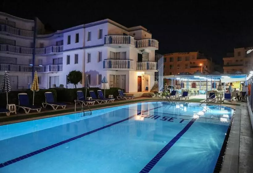 ホテル Sunset Village