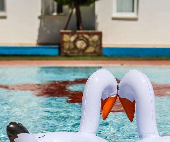 هتل Sunset Village