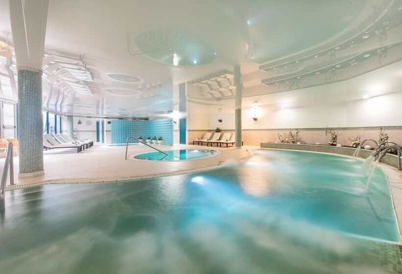 استراحتگاه Thb Tropical Island