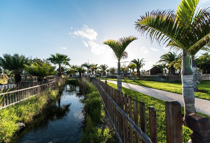 استراحتگاه Thb Tropical Island