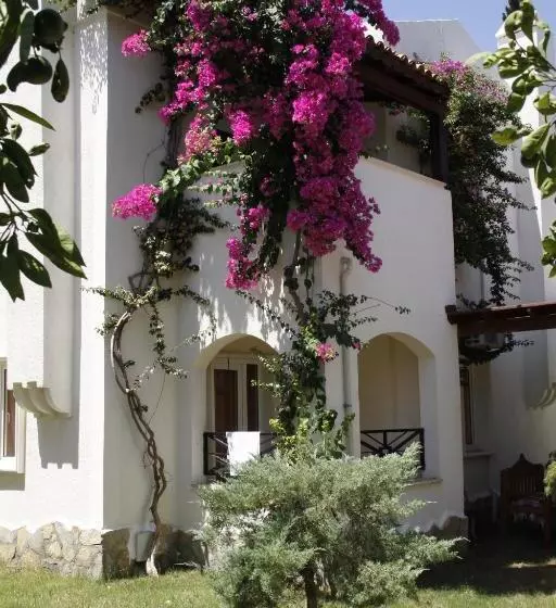 Summer Garden Suites Beach