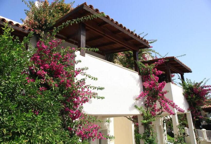 Summer Garden Suites Beach