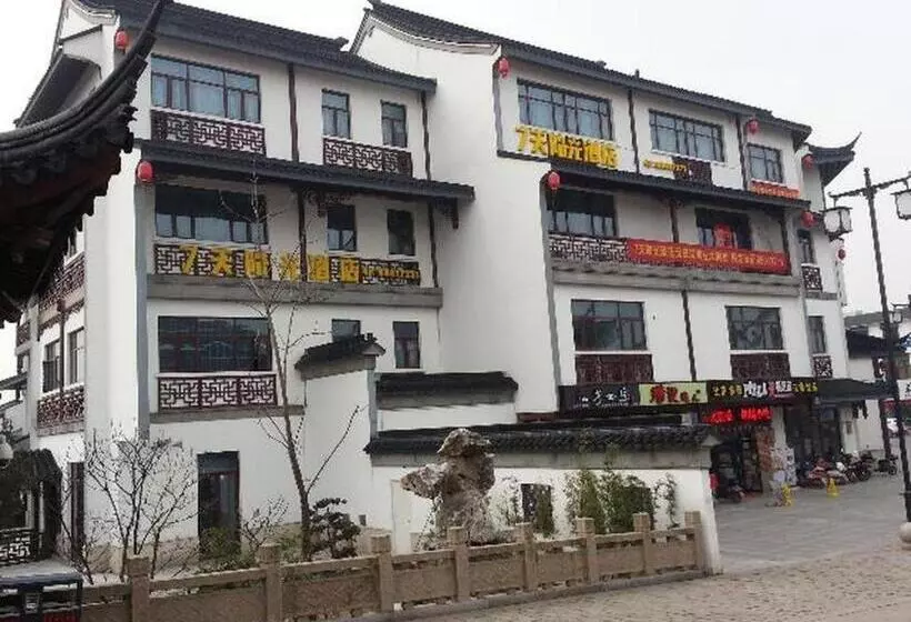 Hotelli 7 Days Inn Suzhou Luzhi Ancient Town Scenic Spot
