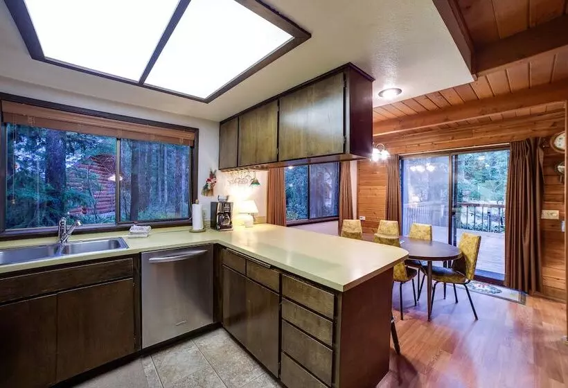 35sl   A/c   Pets Ok   Fireplace   Sleeps 6