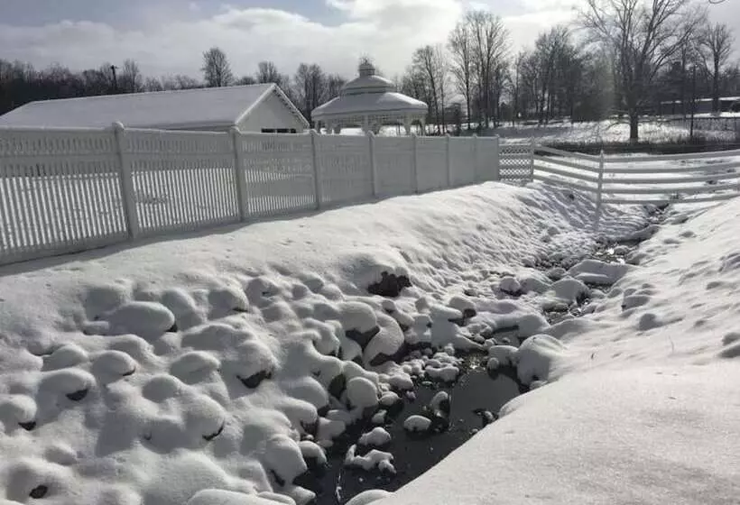 Aamiaismajoitus (B&B) Crystal Run Suites Of Springboro